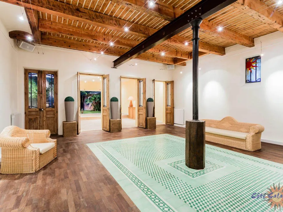 Un espace design à Marseille avec des mosaïques