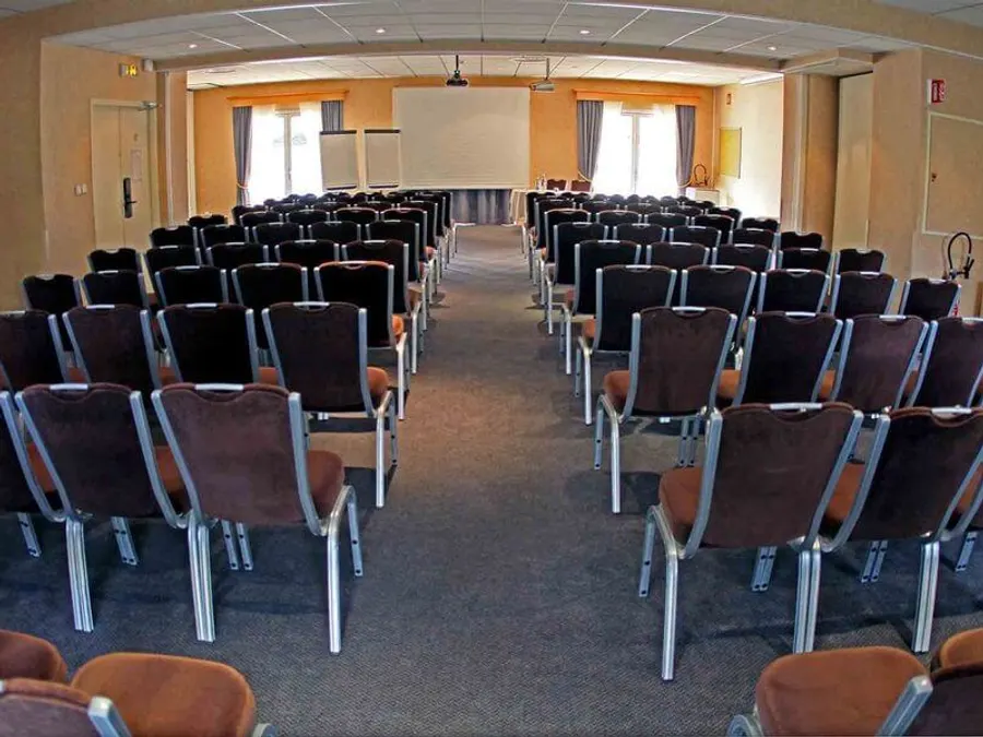 Un hôtel moderne à Arles pour vos conférence
