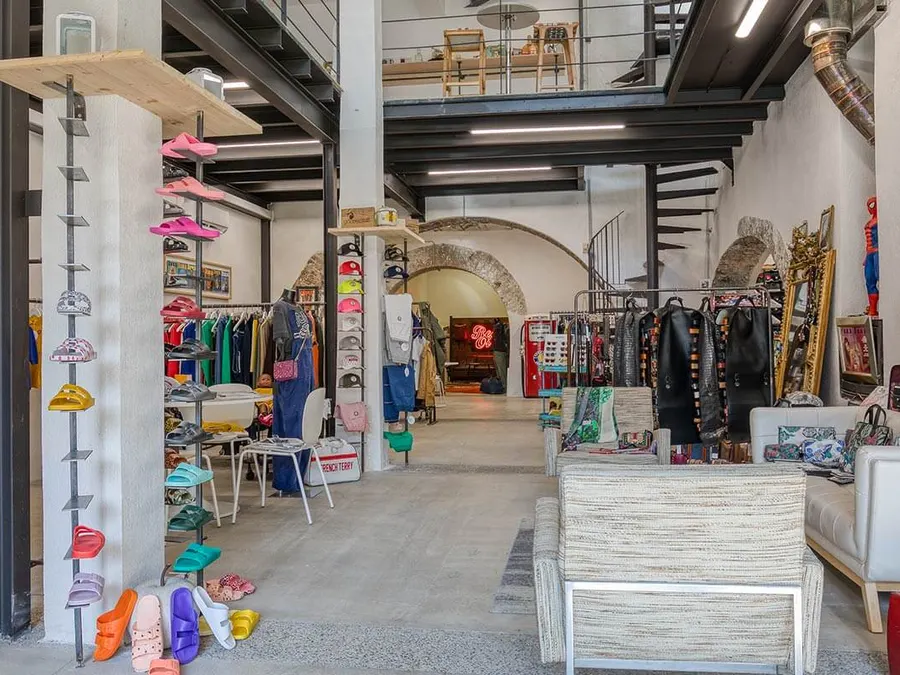 Un pop up store avec espace dansant à l'étage