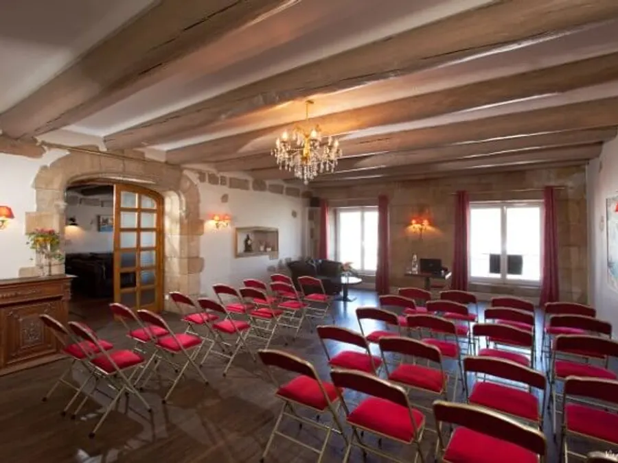 Une salle idéalement situé à Marseille, pour les petits groupes